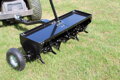 Wiltec Provzdušňovač trávníku 90 cm pro traktor.  sekačky s pojezdem, s pracovní hloubkou 7,6 cm, ocelový provzdušňovač trávníku s přípojkou pro zahradní traktor WILTE05